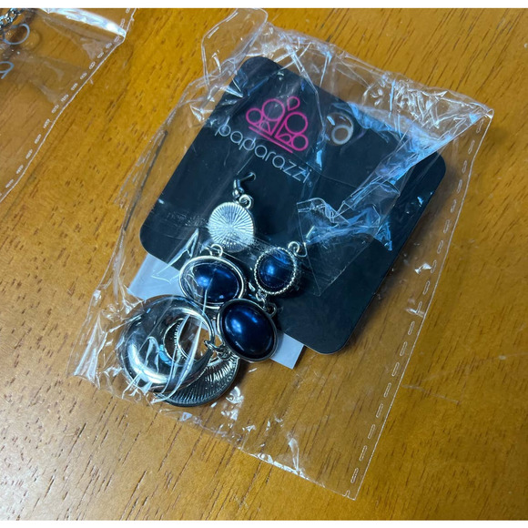 NWT Paparazzi Necklace and earrings Set - Picture 2 of 6